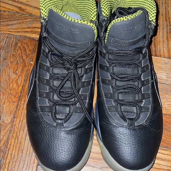 Jordan Retro 10 Venom - Picture 2 of 4